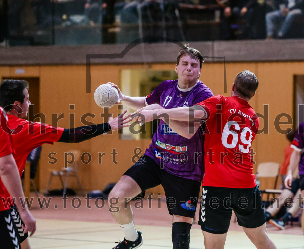 2024-01-27_008_SpVgg_Altenerding_gegen_TV_Altoetting | Erding, Deutschland, 27.01.2024:
Handball, Bezirksoberliga Männer 2023 / 2024, 13. Spieltag, SpVgg Altenerding gegen TV Altötting, Endergebnis: 30:28

Niklas Fleps (SpVgg Altenerding, #17), Thomas Ecker (TV Altötting, #69)

Foto: Christian Riedel / fotografie-riedel.net