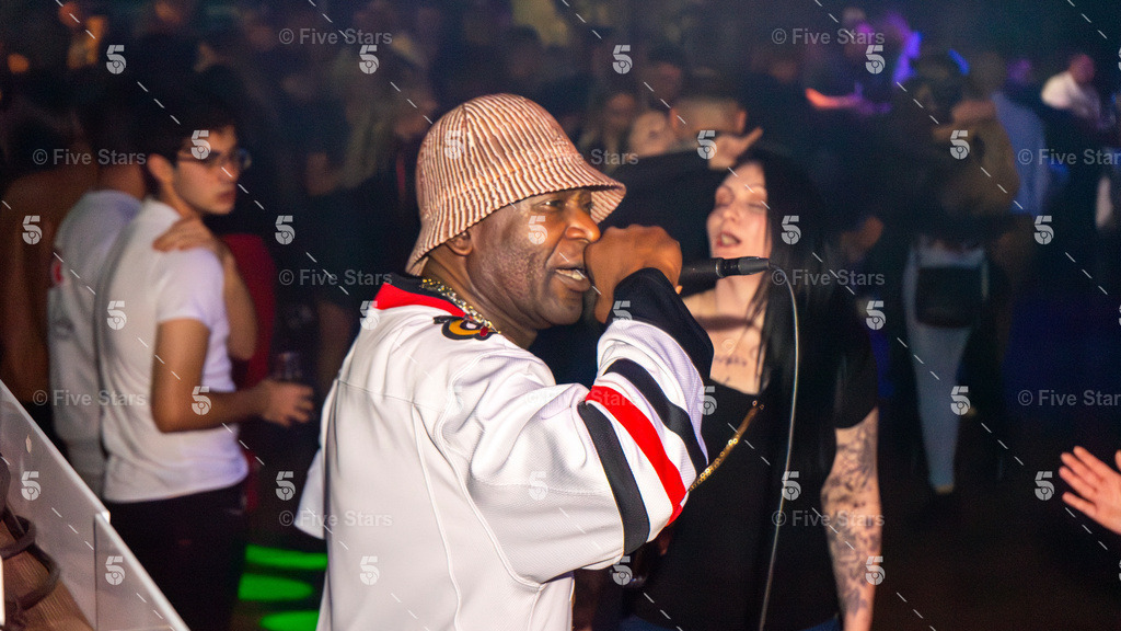 DSC00523_mitLogo4 | Five Stars Fotografie und Videografie fängt Ihre besonderen Momente mit atemberaubenden Bildern und hochwertigen Videos ein. Perfekt für Hochzeiten, Events und mehr – lassen Sie sich von unserer Expertise und Kreativität begeistern.