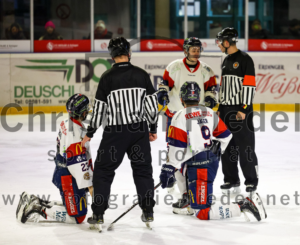 2023-01-13_100_TSV_Erding_gegen_VfE_Ulm-Neu-Ulm | Erding, Deutschland, 13.01.2023:
Eishockey, Bayernliga 2022 / 2023, 27. Spieltag, TSV Erding gegen VfE Ulm/Neu-Ulm, Endergebnis: 6:1

Stefan Rodrigues (VfE Ulm/Neu-Ulm e. V., #23), Jon Jäger (VfE Ulm/Neu-Ulm e. V., #9)

Foto: Christian Riedel / fotografie-riedel.net