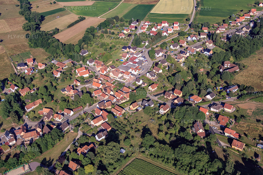 Vue aérienne: Vue de la ville depuis l'est à Oberhoffen-lès-Wissembourg dans le département Bas Rhin, France – .Photo: IMG_083001.jpg prise le 26/06/2015 par Werner Riehm/FLY-FOTO.eu – Résolution de l'original: 5472 x 3648 px