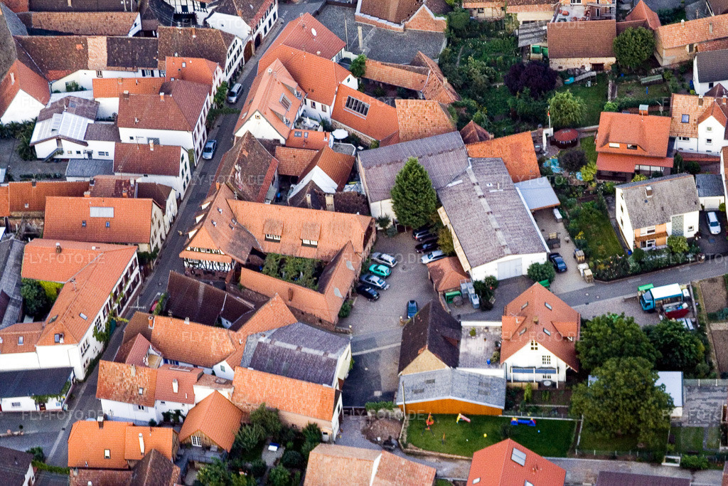 Luftbild: Ortsansicht in Birkweiler im Bundesland Rheinland-Pfalz in Deutschland. Foto: IMG_4072.jpg vom 23.09.2006 durch Werner Riehm/FLY-FOTO.de