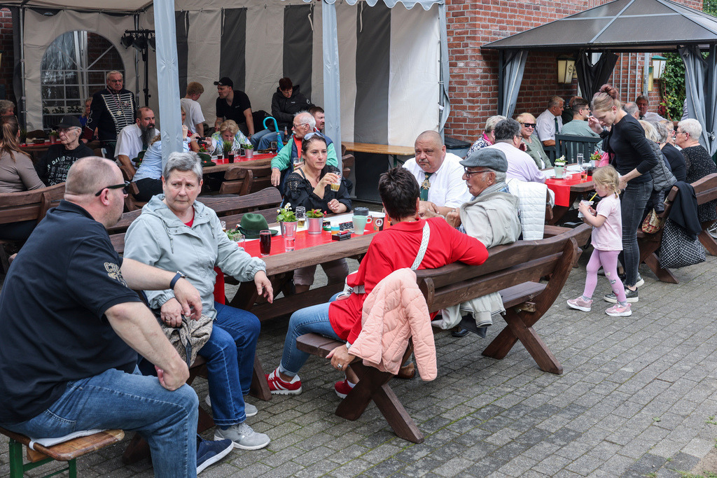 top-top.de 240601-114 | Foto, Video, Fotografie, Videografie, Fotobox, DJ, Discjockey, Musik, Musikbox, Veranstaltung, Photobooth, Amazon, Ebay, Buchtipp, Bestseller, Autor, Verlag, Buch, Wesel, Hamminkeln, NRW, Dinslaken, Rees, Drohne, Hochzeit, Party, Fotobox, Wesel, Fotograf