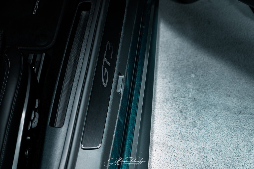 911 GT3 Touring Arlogrünmetallic | Entdecken Sie die faszinierende Welt von Alexander Tschuncky Arts: Kreative Fotografie, atemberaubende Automobilkunst und hochwertiger Bilderdruck. Lassen Sie sich inspirieren! - Realisiert mit Pictrs.com