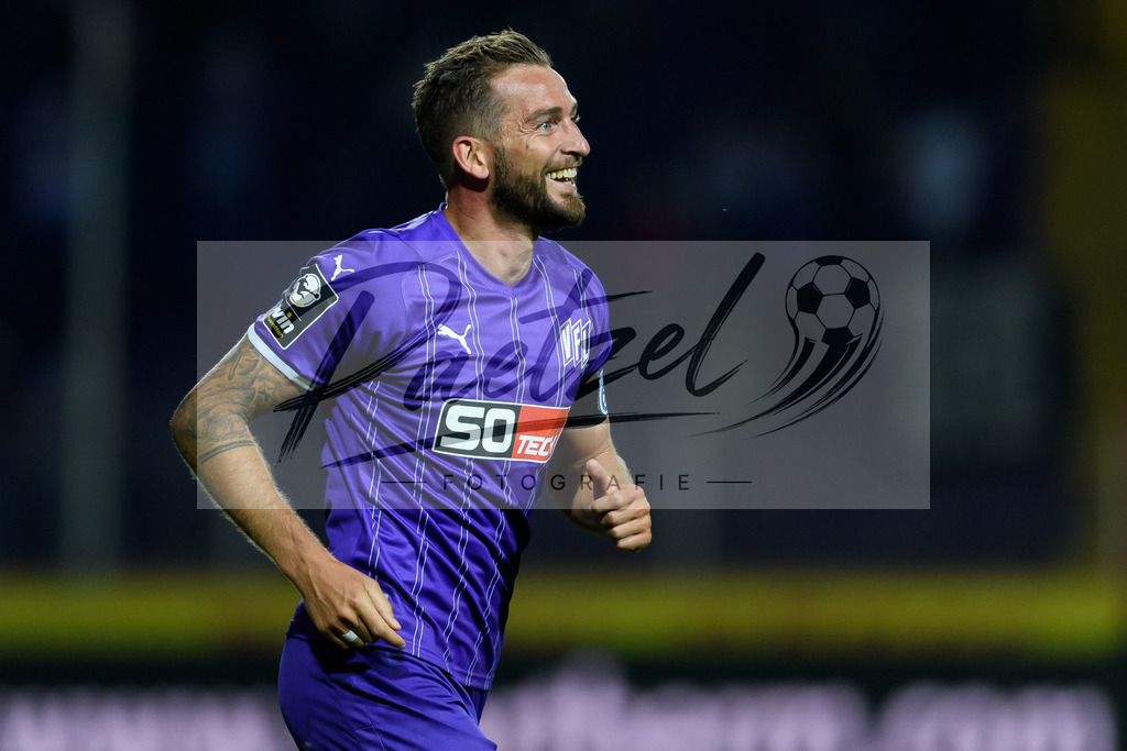 OSNVKO2021090620210906_170 | Fussball, Herren: Marc Heider (VfL Osnabrueck) schaut beim Spiel der 3. Liga zwischen VfL Osnabrueck und FC Viktoria Koeln im Stadion an der Bremer Bruecke am 06.09.2021 in Osnabrueck, Deutschland.DFB / DFL REGULATIONS PROHIBIT ANY USE OF PHOTOGRAPHS AS IMAGE SEQUENCES AND/OR QUASI-VIDEO. - Realisiert mit Pictrs.com