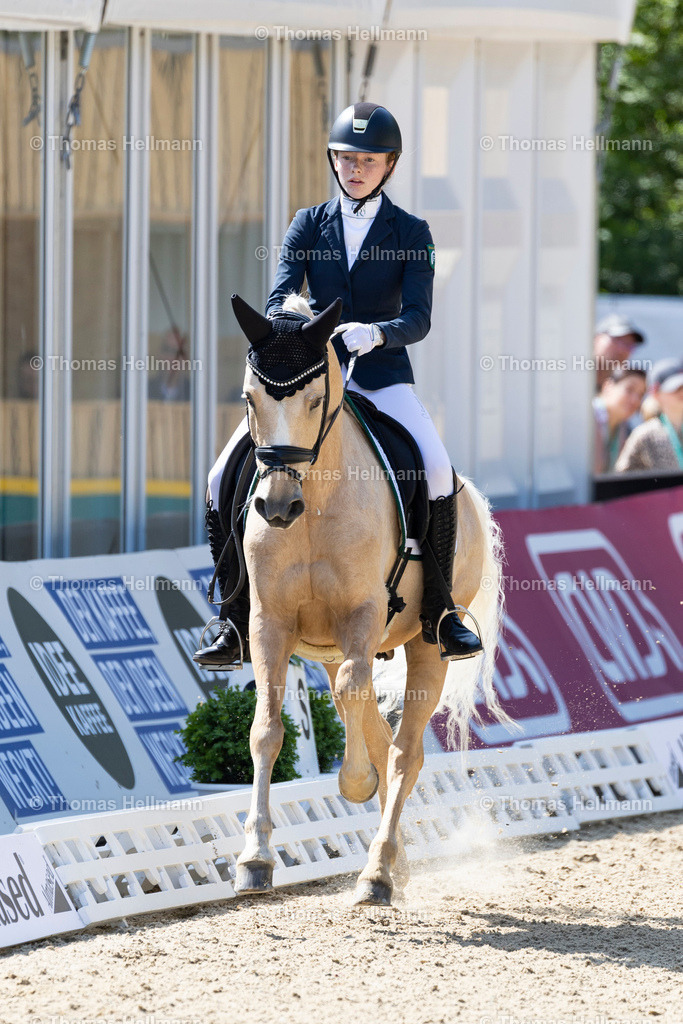 TH_620-HOEFLER Lennea (GER)_ Dexter McDougle_7812 | Deutsches Spring- und Dressur-Derby 2023 am 18.05.23 in Hamburg, Derby Platz Klein Flottbek, Thomas Hellmann, _Y7A6652