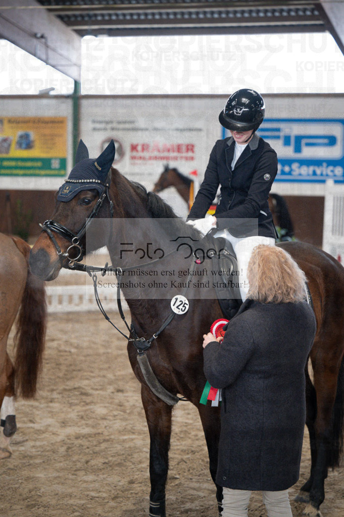 Hallenreittunier Voxtrup 2023 | Entdecke hochwertige Reitturnierfotos von Foto Oger. Professionell, emotional und authentisch – jetzt Lieblingsmomente im Shop bestellen.Deutschlandweite Turnierfotografie. - Realisiert mit Pictrs.com