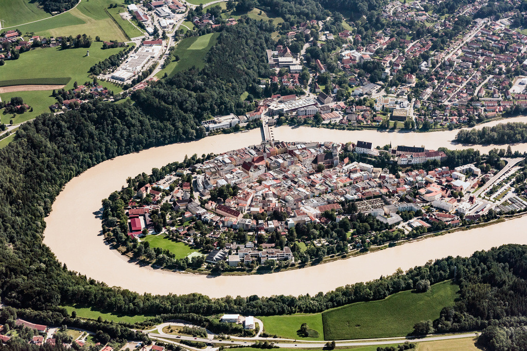 dr__0011582.jpg | WASSERBURG AM INN 01.08.2017 Stadtansicht vom Innenstadtbereich in Wasserburg am Inn im Bundesland Bayern, Deutschland. // City view of the city area of in Wasserburg am Inn in the state Bavaria, Germany. Foto: Daniel Reiter