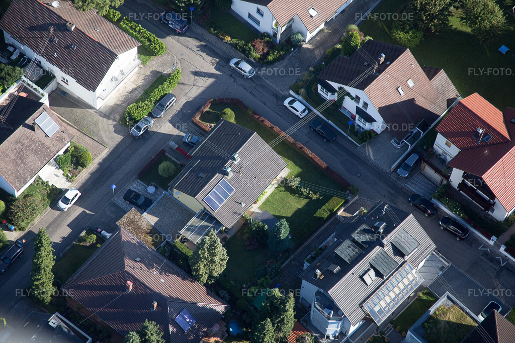 Luftbild: Wolfartsweier, Hellenstrasse im Ortsteil Wolfartsweier in Karlsruhe im Bundesland Baden-Württemberg in Deutschland. Foto: IMG_093006.jpg vom 13.08.2016 durch Werner Riehm/FLY-FOTO.de