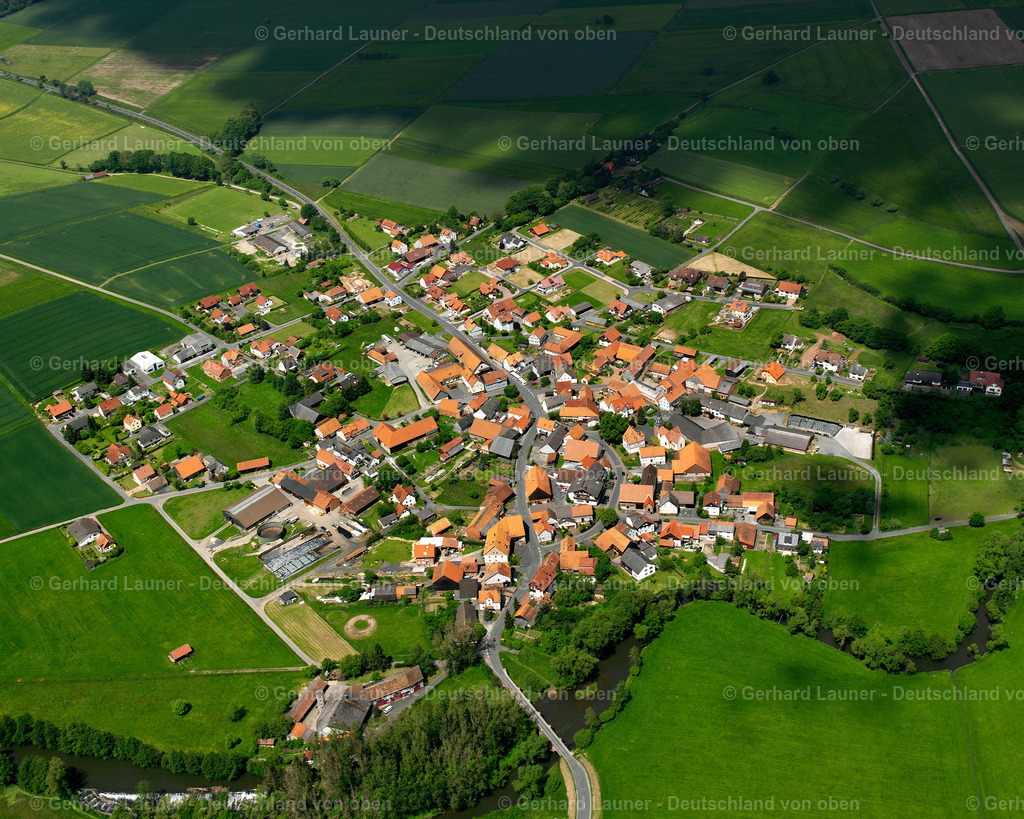 2615573 | PFORDT 09.06.2006 Ortsansicht am Rande von landwirtschaftlichen Feldern und Nutzflächen  in Pfordt im Bundesland Hessen, Deutschland // Village view on the edge of agricultural fields and land  in Pfordt in the state Hesse, Germany Foto: Gerhard Launer