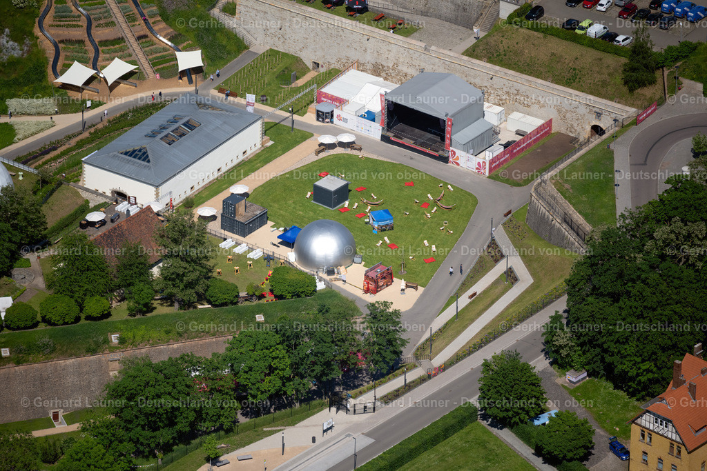 4045760 | ERFURT 14.06.2021 Konstruktion des Bauwerkes der Freilicht- Bühne auf dem Gelände der " BUGA 2021 " auf dem Petersberg im Ortsteil Altstadt in Erfurt im Bundesland Thüringen, Deutschland. Weiterführende Informationen bei: Bundesgartenschau Erfurt 2021 gemeinnützige GmbH. // Construction of the building of the open-air theater auf dem Gelaende of " BUGA 2021 " on Petersberg in the district Altstadt in Erfurt in the state Thuringia, Germany. Further information at: Bundesgartenschau Erfurt 2021 gemeinnuetzige GmbH. Foto: Gerhard Launer