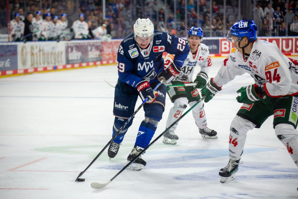 Spielszene Adler Mannheim gegen Augsburg Panther (PENNY DEL; Deutsche Eishockey Liga) | Spielszene Adler Mannheim gegen Augsburg Panther (PENNY DEL; Deutsche Eishockey Liga) - Realisiert mit Pictrs.com