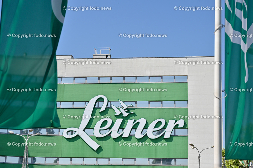 Leiner_ 01.06.2023-10 | 01.06.2023, Linz, AUT, Leiner, im Bild Leiner, Linz, Möbelhaus, Möbel, Moebelhaus, Moebel, Logo, Fahnen, Flaggen, Schild