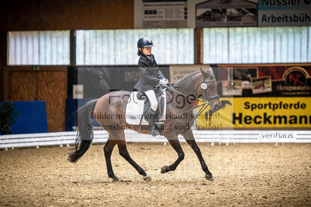 DOS_1669 | Entdecke hochwertige Reitturnierfotos von Foto Oger. Professionell, emotional und authentisch – jetzt Lieblingsmomente im Shop bestellen.Deutschlandweite Turnierfotografie. - Realisiert mit Pictrs.com