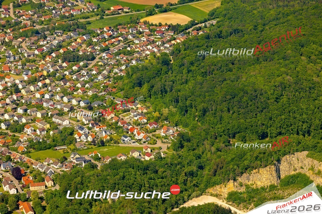 Das Luftbild zeigt :  Wemding - Die Luftaufnahme wurde 2024 vom UL-Flugzeug aus erstellt ( keine Drohne ) - Hochauflösende Luftaufnahme - Für grossformatige Ausdrucke geeignet. Die Geschenkidee !Mit Lizenz und Bildrechte bestellbar
