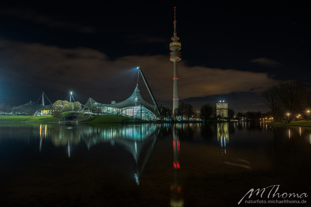 Olympiagelände München bei Nacht | Dies ist der Online-Shop von naturfoto.michaelthoma.de. Ich bin leidenschaftlicher Naturfotograf und fotografiere von der Andromedagalaxie bis zum Zwergtaucher, von der Ameise bis zum Orionnebel alles was mit Natur zu tun hat. Hier kann eine Auswahl meine - Realisiert mit Pictrs.com