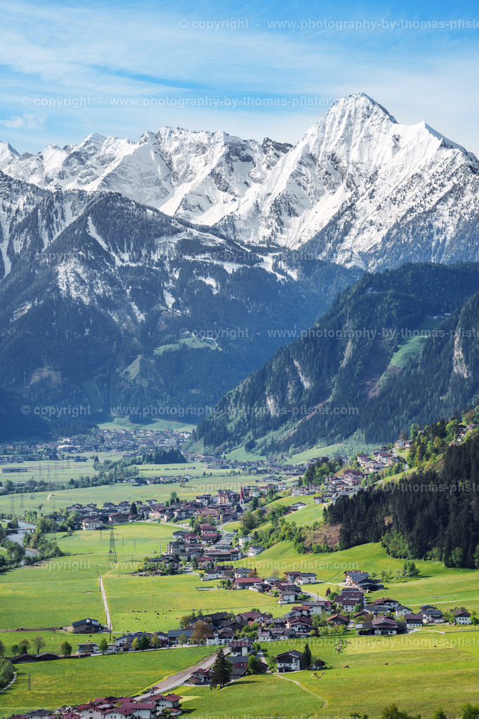 Blick vom Zellberg taleinwärts copyright  Thomas Pfister-4 | PHOTOGRAPHY BY THOMAS PFISTER