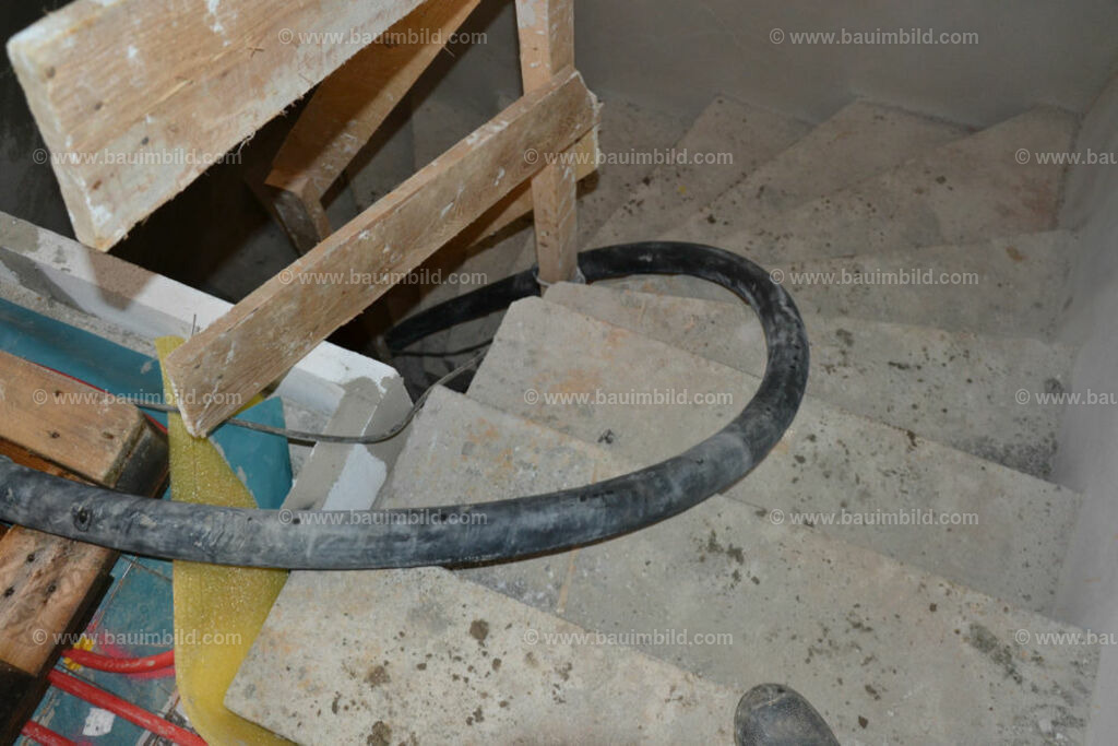 bib-lg19-fussbodenaufbau-0189 | Nach LV-Leistungsgruppen sortierte Detailfotos über den Bau eines Hauses. Alle Hausbau-Bilder direkt vom Urheber und Autor der Website Haus-Selber-Bauen.com