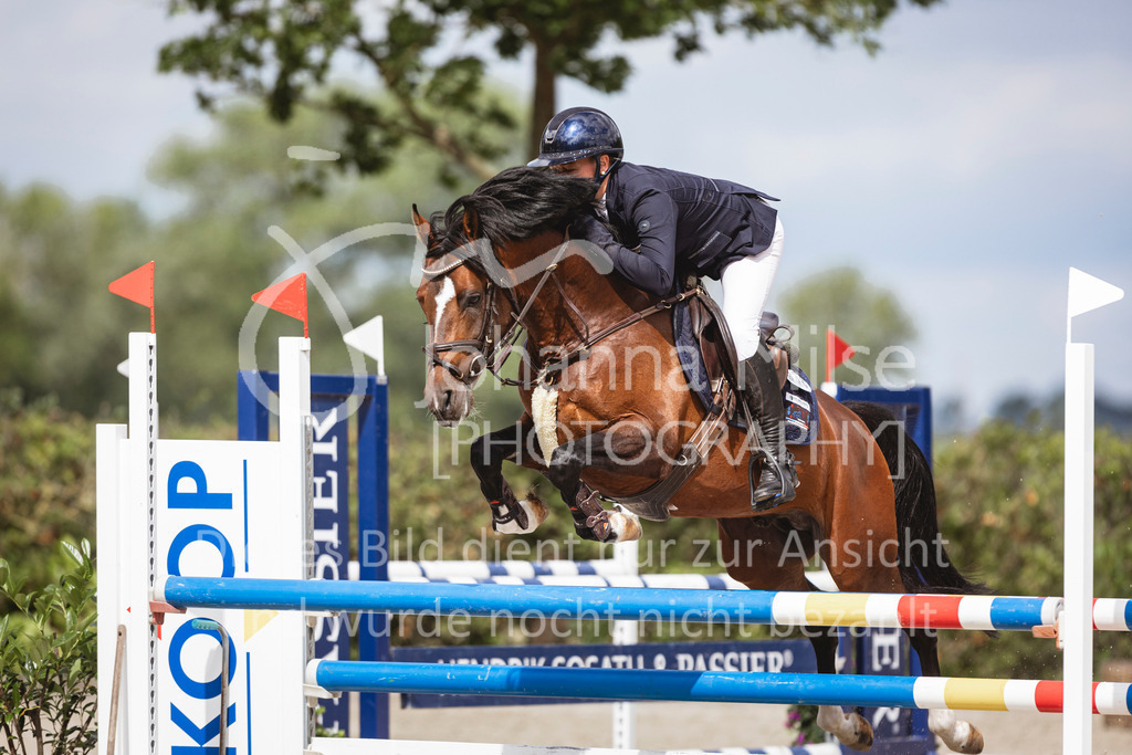 240616_Lemwerder_Springpony-L-326 | Deine schönsten Turniermomente als professionelle Fotos! Entdecke hochwertige Pferdesport-Fotografie im Online-Shop. Jetzt Fotos finden & bestellen!