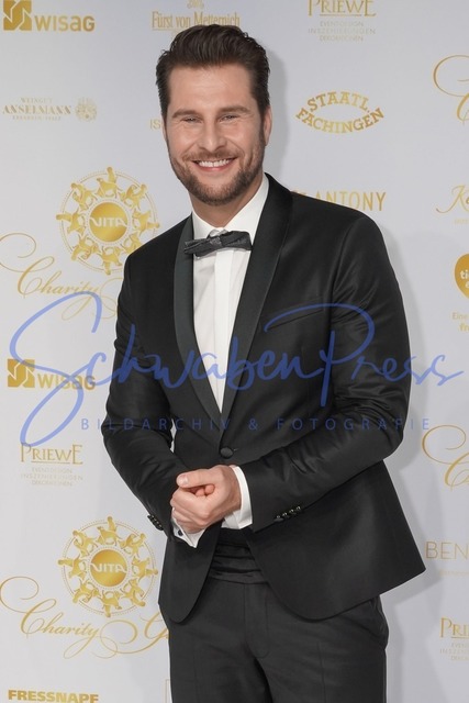 DSC08488 | Maurice Gajda - 11. Vita Charity Gala
Im Friedrich-von-Thiersch-Saal im Kurhaus von Wiesbaden fand die VITA Charty Gala mit Dinner, Award, Tombola und Unterhaltung statt. 
Deutschland, Wiesbaden, Kurhaus, 22.10.2022