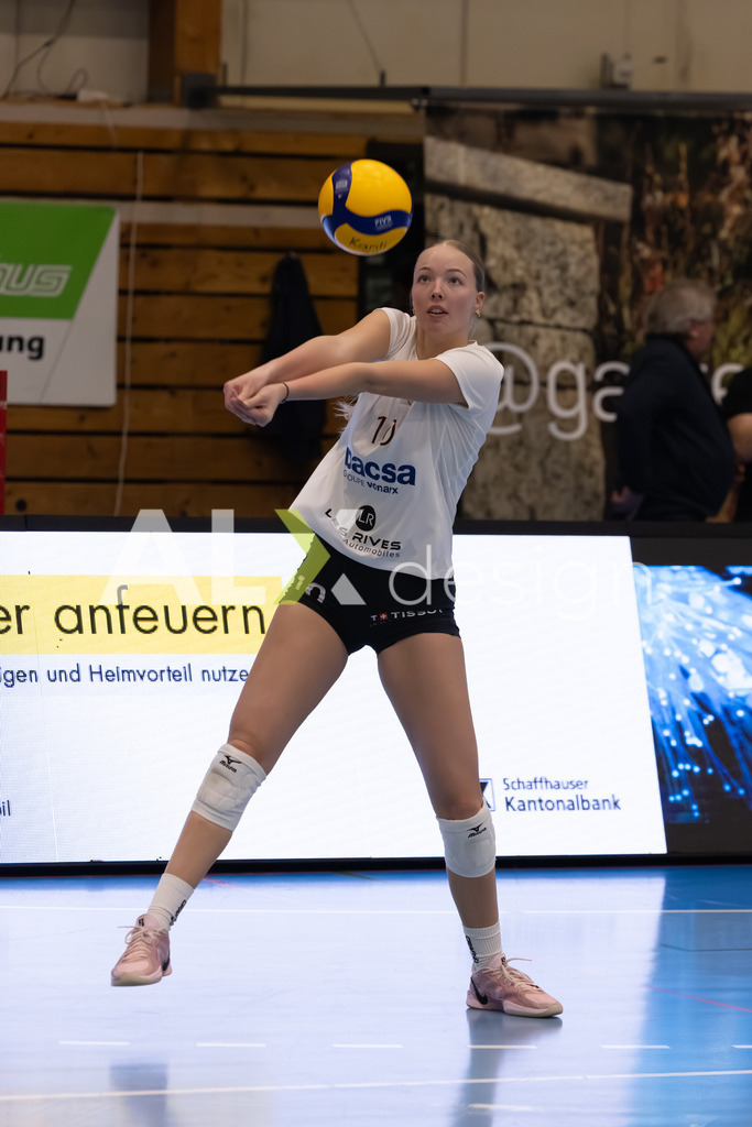 Volleyball I Frauen I Saison 2025-2026 I Volleyball NLA | Women I Round 16 I VC Kanti Schaffhausen - Viteos NUC I 31.01.2026 | 10 Bovet Julie (CH) (Viteos NUC) – Außenangriff - Realisiert mit Pictrs.com