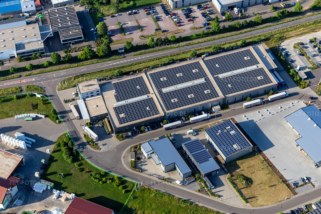 Luftbild: Klarsicht-verpackungen Weber GmbH in Herxheim bei Landau im Bundesland Rheinland-Pfalz in Deutschland. Foto: IMG_132312.jpg vom 03.06.2022 durch Werner Riehm/FLY-FOTO.deWir sind Weber: Ihr Full-Service Verpackungsunternehmen