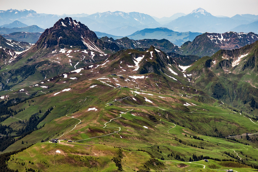 dr__0026670.jpg | KITZBüHEL 25.06.2019 Gipfel der Alpen in der Felsen- und Berglandschaft in Kitzbühel in Tirol, Österreich. // Rocky and mountainous landscape the Alps in Kitzbuehel in Tirol, Austria. Foto: Daniel Reiter
