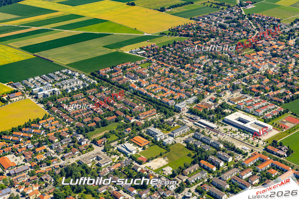 Aktuelles Luftbild von Höhenkirchen Höhenkirchen-Siegertsbrunn - Die Luftaufnahme wurde 2022 mittels UL-Flugzeug erstellt ( keine Drohne ) - hochauflösende Kamera-Systeme von  Canon -Beste Qualität - Für grossformatige Ausdrucke geeignet. Die Geschenkidee !