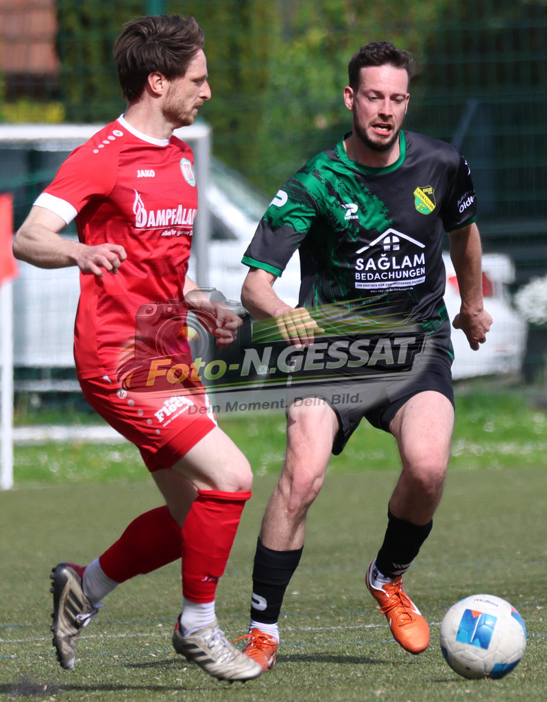 Bünder SV - SC Enger | Auf dem Bild zu sehen: rot Bünder SV: Denis Müller ; schwarz SC Enger: Sebastian Schnittger Bünder SV, SC Enger, Saison 25/26, Kreisliga A, Bünde, Deutschland - Realisiert mit Pictrs.com