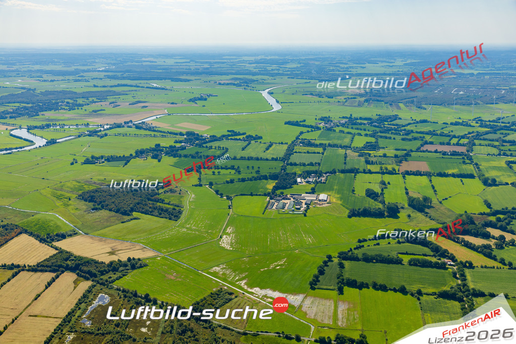 Neue Luftbildaufnahme der Stadt Wrohm - Das Luftbild wurde 2025 vom UL-Flugzeug heraus erstellt ( keine Drohnenaufnahme ) - Hochauflösende Luftaufnahme - für Wandbilder und großformatige Ausdrucke geeignet. Das besondere Geschenk!Hier alle&nbsp;Infos zur Lizenzierung der LuftaufnahmeWir fliegen auch dieses Jahr wieder in Ihre Region um Luftbilder zu erstellen.- Luftbild anfragen