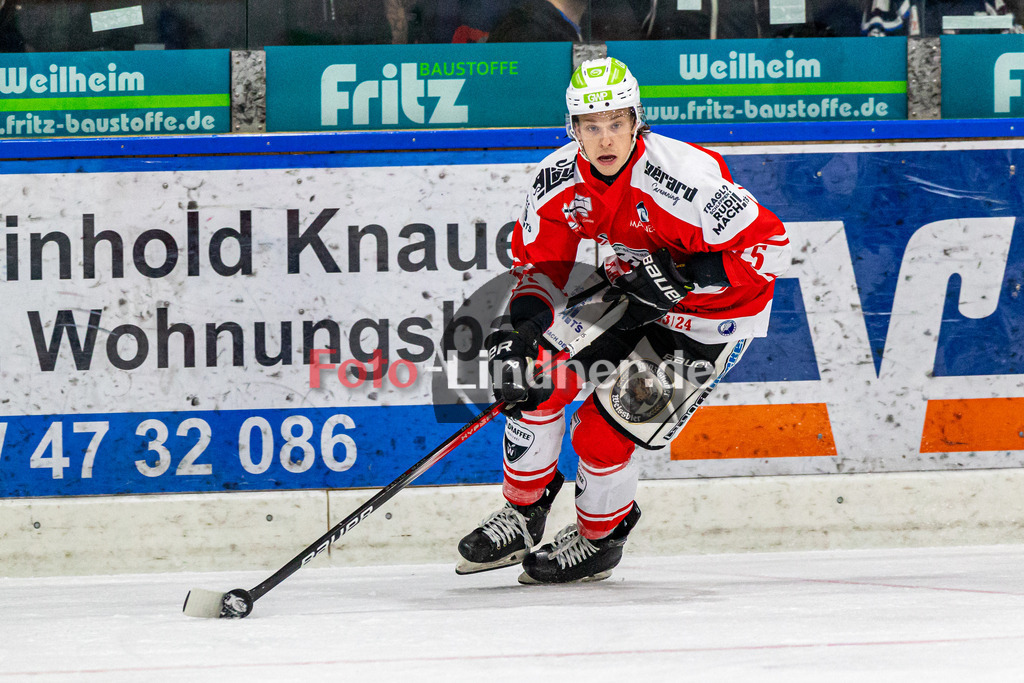 Spiel 5 Viertelfinale TSV Peißenberg Miners vs HC Landsberg Riverkings | Eishockey Bayernliga Playoffs 2023/2024, Spiel 5 Viertelfinale TSV Peißenberg Miners vs HC Landsberg Riverkings, 20240301,
Ryan MURPHY (Miners 15) in Aktion,
2024-03-01 in Peißenberg (Eisstadion)
15 Ryan MURPHY (Miners 15)
Copyright: WolfgangxLindner foto-lindner.de