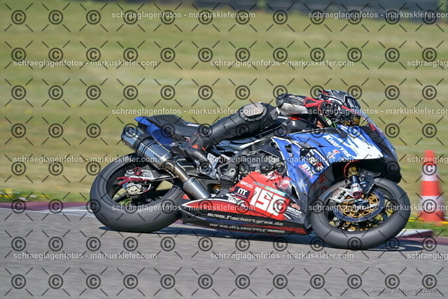 26BT02-0209 | markuskiefer.com - Realisiert mit Pictrs.com