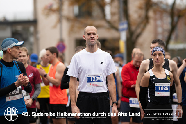 Süderelbe Halbmarathon 2025 I 09.11.2025 I Fotograf_DerSportfotograf.I 00381 | Der Sportfotograf. - Realisiert mit Pictrs.com