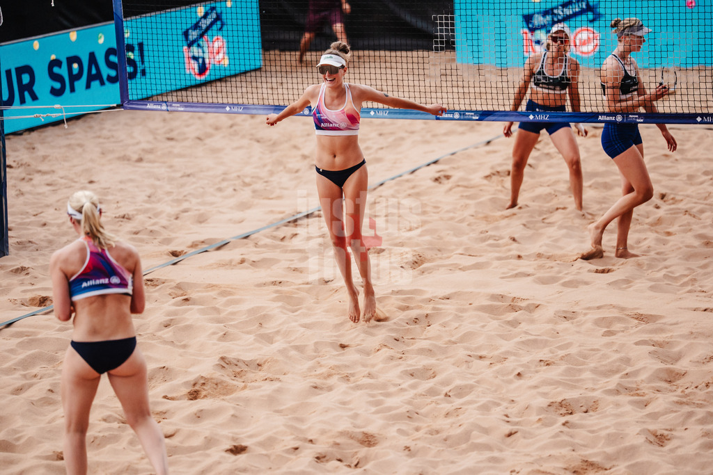 Beachvolleyball | Frauen | Allianz German Beach Tour 2025 | Tourstop München | 11.07.2025 | v.l. Anna Behlen und Sarah Schulz jubeln nach dem Sieg