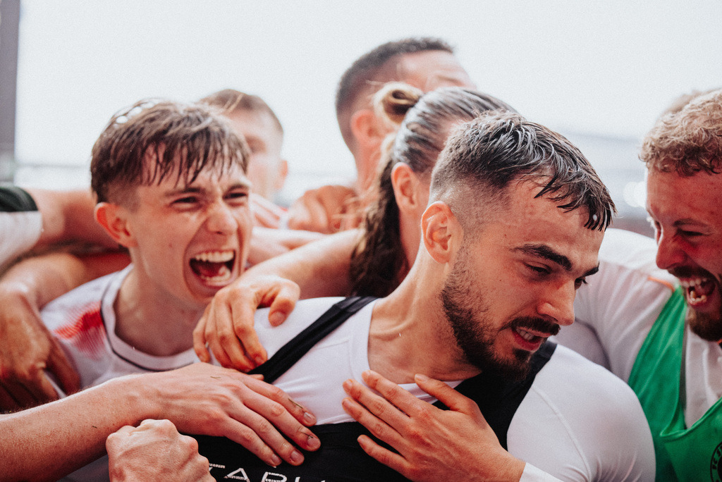 DSC06012 | Der offizielle Shop für FC St. Pauli Fotos. Wähle aus Spielszenen & Fanmomenten dein FCSP Wunschformat. Wir liefern Millerntor-Atmosphäre.