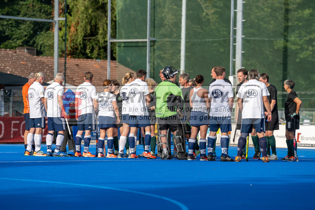 SFE_20240817_0207 | Krefeld, Deutschland, 17.08.2024:  European Cup for Recreational Hockey Players im KTHC Stadion Rot-Weiss Köln Tennis and Hockey Club am 17.08.2024 in Krefeld, Deutschland. (Foto von Stephan Fehrmann)Krefeld, Germany, 17.08.2024: European Cup for Recreational Hockey Players in KTHC Stadion Rot-Weiss Köln Tennis and Hockey Club at 17.08.2024 in Krefeld, Deutschland. (Foto from Stephan Fehrmann)