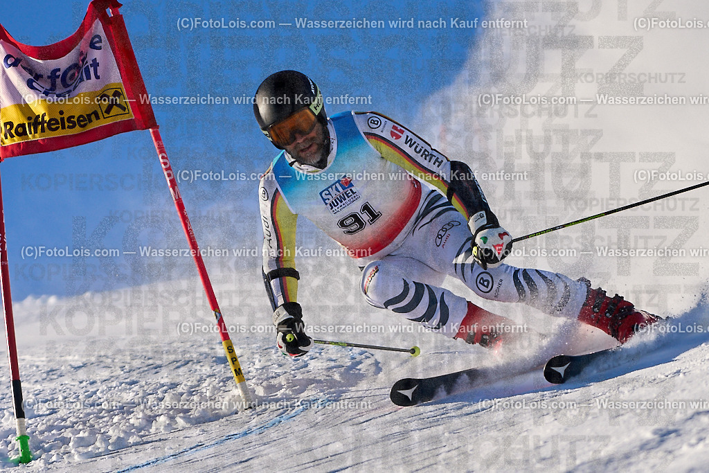 ALP4510_MASTERS-Cup_GS-A Herrn_Berto Flavio | (C)FotoLois.com, Alois Spandl. FIS Masters-Cup Wildschönau, Giant Slalom auf der Piste Schatzberg GS, Siegerehrung auf dem Dorfplatz Niederau, Sa 13. Januar 2024.