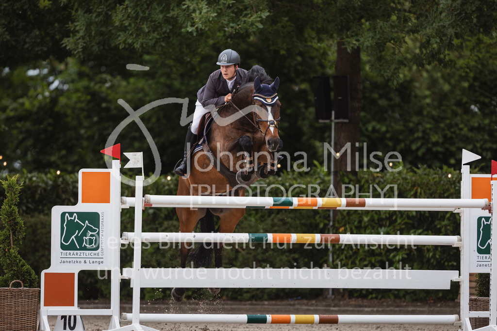 240614_Lemwerder_S1-Springen-549 | Deine schönsten Turniermomente als professionelle Fotos! Entdecke hochwertige Pferdesport-Fotografie im Online-Shop. Jetzt Fotos finden & bestellen!