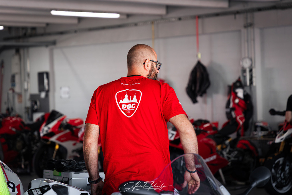 Ducati Trackday Hockenheimring 2026 | Entdecken Sie die faszinierende Welt von Alexander Tschuncky Arts: Kreative Fotografie, atemberaubende Automobilkunst und hochwertiger Bilderdruck. Lassen Sie sich inspirieren! - Realisiert mit Pictrs.com