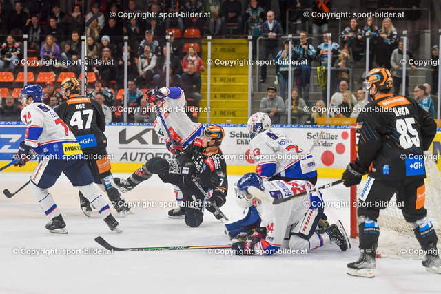AUT, ICE, Black Wings Linz vs HC Innsbruck | 18.10.2022, Eishalle Linz, AUT, ICE Eishockey Liga, Black Wings Linz vs HC Innsbruck, im Bild Brian Lebler (BWL) vs Thomas Edward McCollum (HCI), Simon Bourque (HCI)


// ICE bet-at-home Hockey League Match between Black Wings Linz and HC Innsbruck in Linz, Austria on 2022/10/18