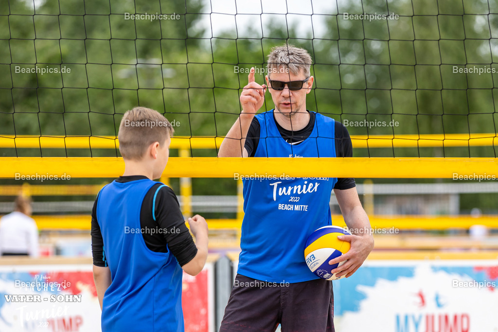 2022-00063057-Vater-Sohn-Turnier-Turnierbilder-2 | 26.05.2022; Berlin Foto: Gerold Rebsch - www.beachpics.de