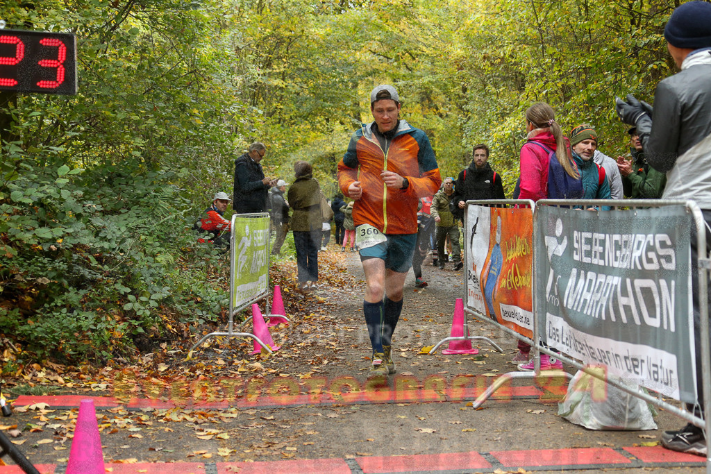 251026_1320_EX1_3213 | Sportfotografie im Rhein-Sieg Kreis, Köln, Bonn, NRW, Rheinland Pfalz, Hessen, etc. Unser Tätigkeitsfeld umfasst den Laufsport vom Volkslauf über den Marathon, Duathlon, Triathon bis zum Ultralauf wie Kölnpfad Ultra oder Schindertrail.