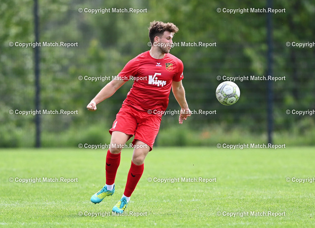 Fussball Verbandsliga 2021/2022: Testspiel SG Empfingen - FC Holzhausen | Fussball  Verbandsliga / Landesliga  2021/2022    03.07.2021TestspielSG Empfingen - FC HolzhausenLuca Pantel (FC Holzhausen) am BallFOTO: ULMER PressebildagenturxxNOxMODELxRELEASExx