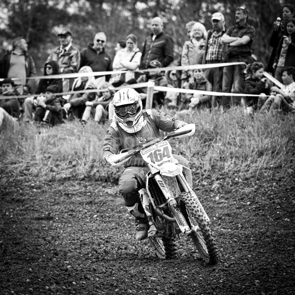 Motocross Schlatt bei Winterthur - 30. April 2023 | #164 Bill Rolf aus Zug (CH) auf Husqvarna in der Kategorie Senioren am Motocross Schlatt bei Winterthur, 30. April 2023. 
Instagram: @mx_schlatt | @mc_wila | @sam_schweiz
Bild: Sportfotografie Markus Aeschimann | www.markus-aeschimann.ch - Realisiert mit Pictrs.com