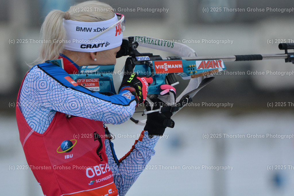 IBU WC Biathlon Oberhof 2018 | MAKARAINEN Kaisa (FIN) beim Anschiessen vor dem Rennen; IBU WC Biathlon Oberhof 2018, 10 km Verfolgung der Frauen am 06.01.2018 in der DKB Ski Arena in Oberhof, (Deutschland) - Realisiert mit Pictrs.com