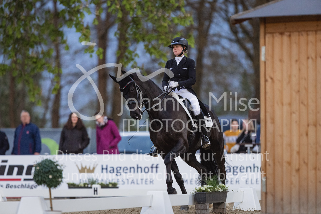 230429_Dressurfestival_S-Kür-333 | Deine schönsten Turniermomente als professionelle Fotos! Entdecke hochwertige Pferdesport-Fotografie im Online-Shop. Jetzt Fotos finden & bestellen!