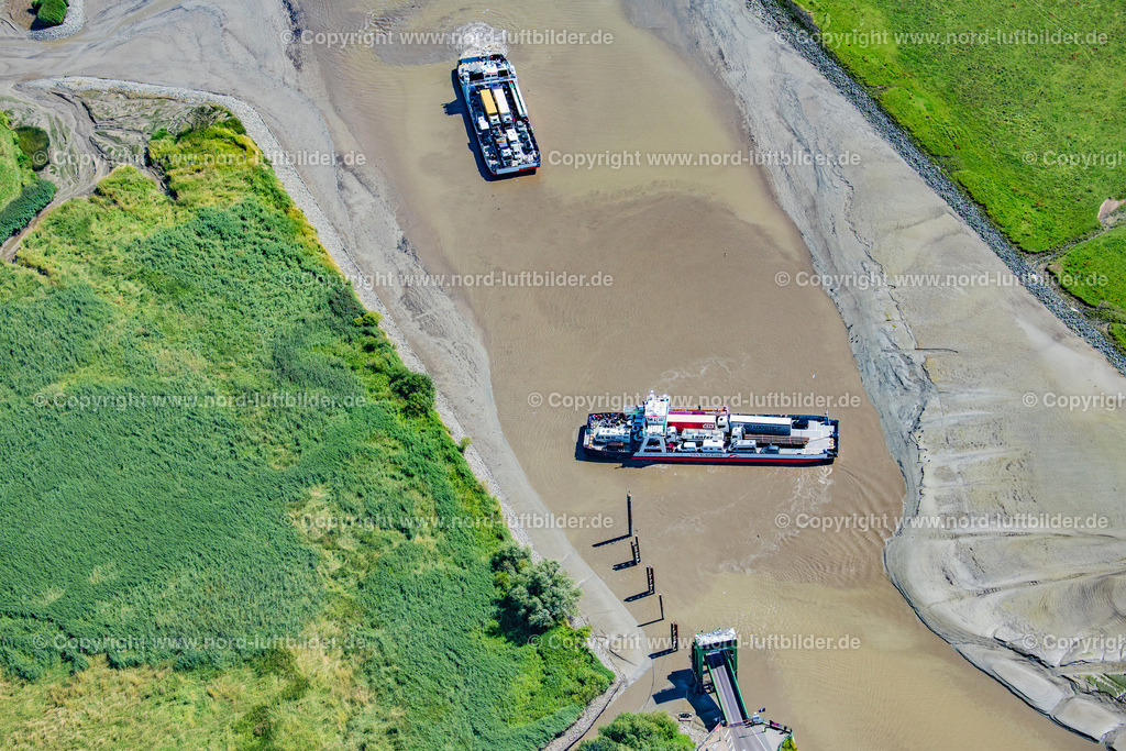 Wischhafen_FRS_Elbfähren_Wilhelm_Krooss_Ernst_Sturm_ELS_3087020822 | WISCHHAFEN 02.08.2022 Anlegende Fähr- Schiffe im Hafen in Wischhafen "Wilhelm Krooss und der Ernst Sturm" im Bundesland Niedersachsen, Deutschland. Weiterführende Informationen bei: Elbfähre Glückstadt Wischhafen GmbH & Co,  FRS Elbfähre Glückstadt Wischhafen GmbH. // Docking ferry ships in the port in Wischhafen "Wilhelm Krooss und der Ernst Sturm" in the state Lower Saxony, Germany. Further information at: Elbfaehre Glueckstadt Wischhafen GmbH & Co,  FRS Elbfaehre Glueckstadt Wischhafen GmbH. Foto: Martin Elsen