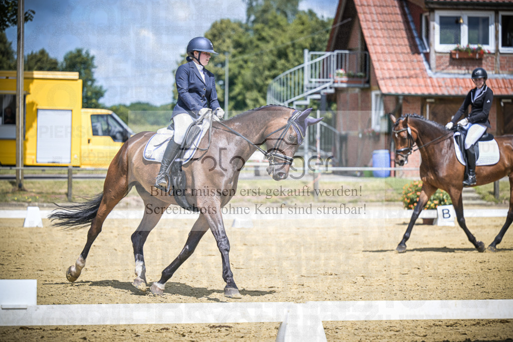 DOS_0986 | Entdecke hochwertige Reitturnierfotos von Foto Oger. Professionell, emotional und authentisch – jetzt Lieblingsmomente im Shop bestellen.Deutschlandweite Turnierfotografie. - Realisiert mit Pictrs.com