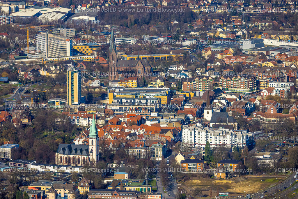 Luenen230204628 | Luftbild, Altstadt Silberstraße Roggenmarkt mit roten Dächern, City mit Rathaus Stadt Lünen, kath. Herz-Jesu-Kirche Holtgrevenstraße, Stadtkirche St. Georg, Kirche St. Marien, St. Marien Hospital, Lünen, Ruhrgebiet, Nordrhein-Westfalen, Deutschland