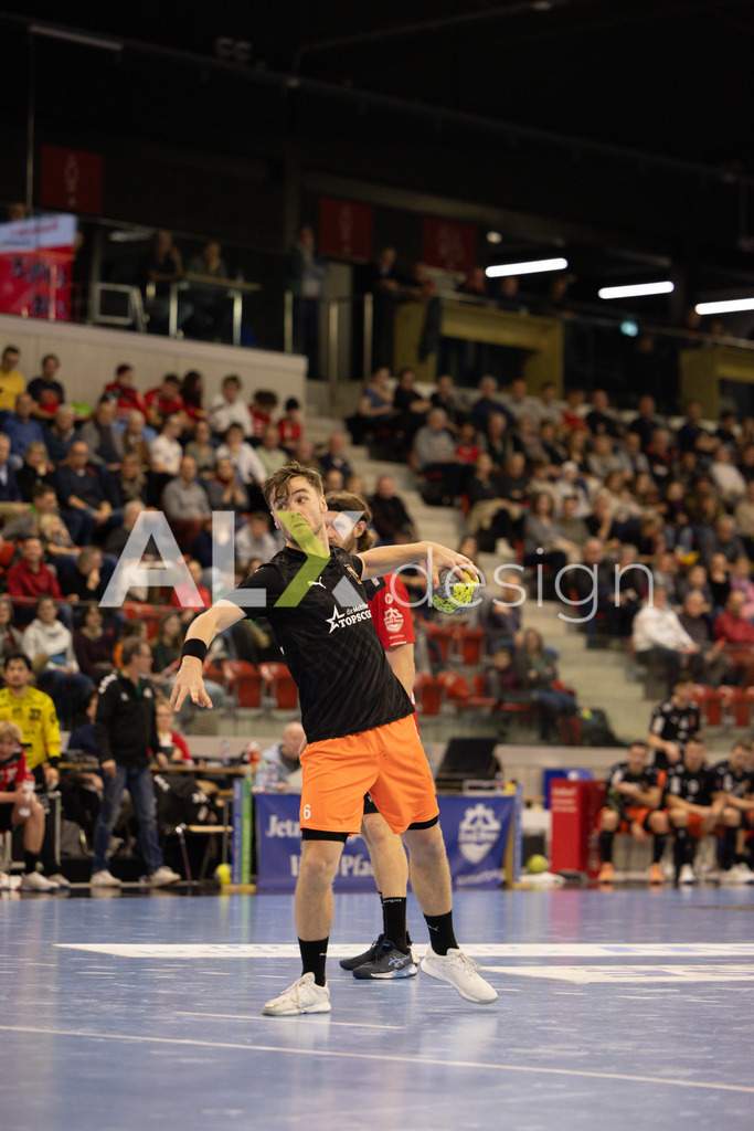 Handballen I Herren I Saison 2025-2026 I Quickline Handball League 2026 | Men I 18. Spieltag I Pfade Winterthur - Kadetten Schaffhausen I 20.12.2025 | 6 Odinn Rikhardsson (Kadetten Schaffhausen) - Flügel rechts - Realisiert mit Pictrs.com