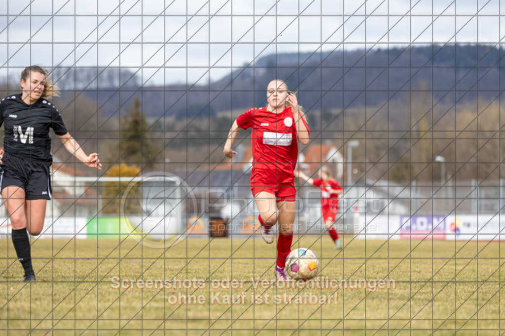 20250223_134000_0320 | #,1.FC Donzdorf (rot) vs. TSV Tettnang (schwarz), Fussball, Frauen-WFV-Pokal Achtelfinale, Saison 2024/2025, Rasenplatz Lautertal Stadion, Süßener Straße 16, 73072 Donzdorf, 23.02.2025 - 13:00 Uhr,Foto: PhotoPeet-Sportfotografie/Peter Harich